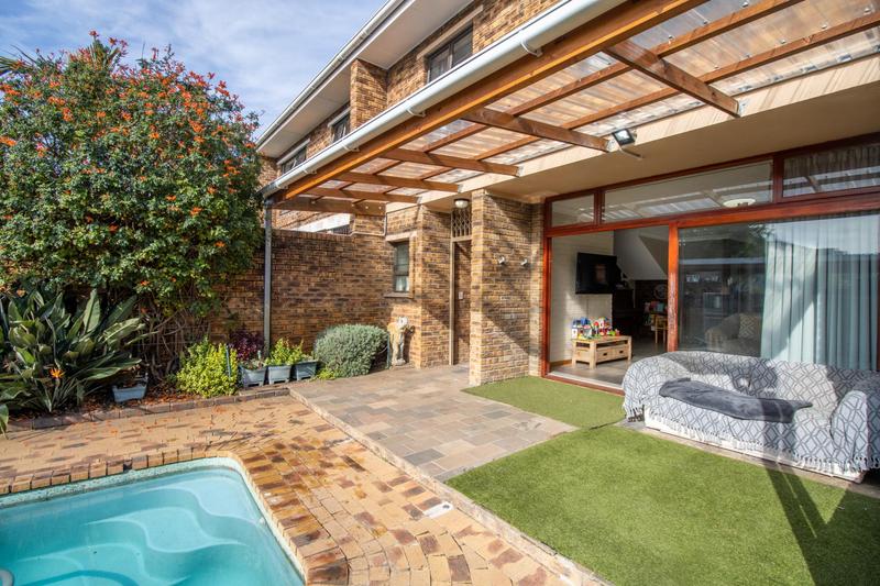 3 Bedroom Property for Sale in Heathfield Western Cape